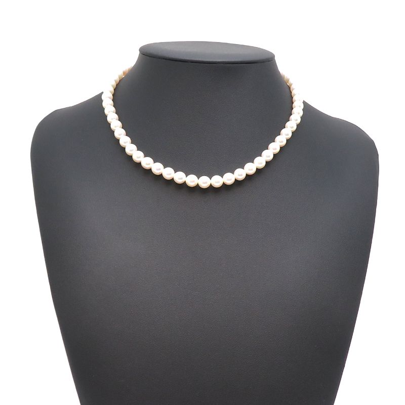 Mikimoto necklace featuring 7.0 to 7.5 mm pearls on a 43 cm K18 white gold and silver chain