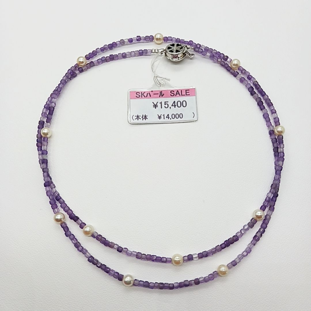 Akoya baby pearl and amethyst necklace with cream pearls and silver chain approximately 73 centimeters long