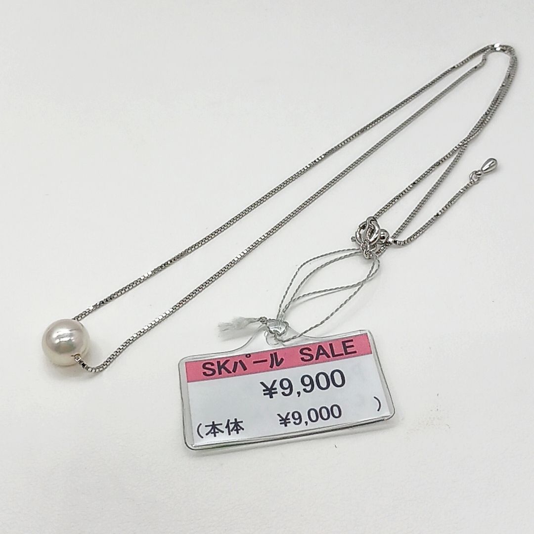 Light pink 8.2mm Akoya pearl single-bead necklace on thin silver chain 0.8mm wide