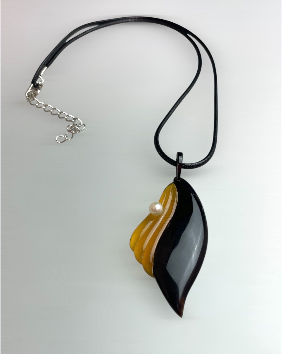 Japanese traditional turtle shell pendant necklace with Akoya pearl on a 42cm+5cm chain