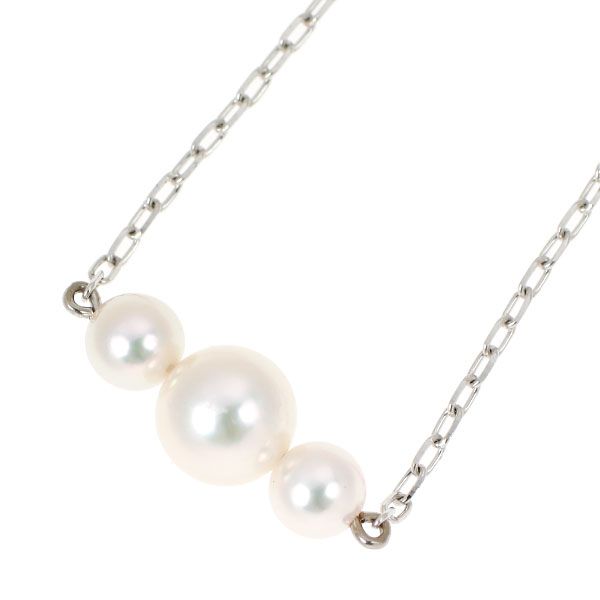 Mikimoto K18WG Akoya Pearl Pendant Necklace with three pearls on a 38cm white gold chain