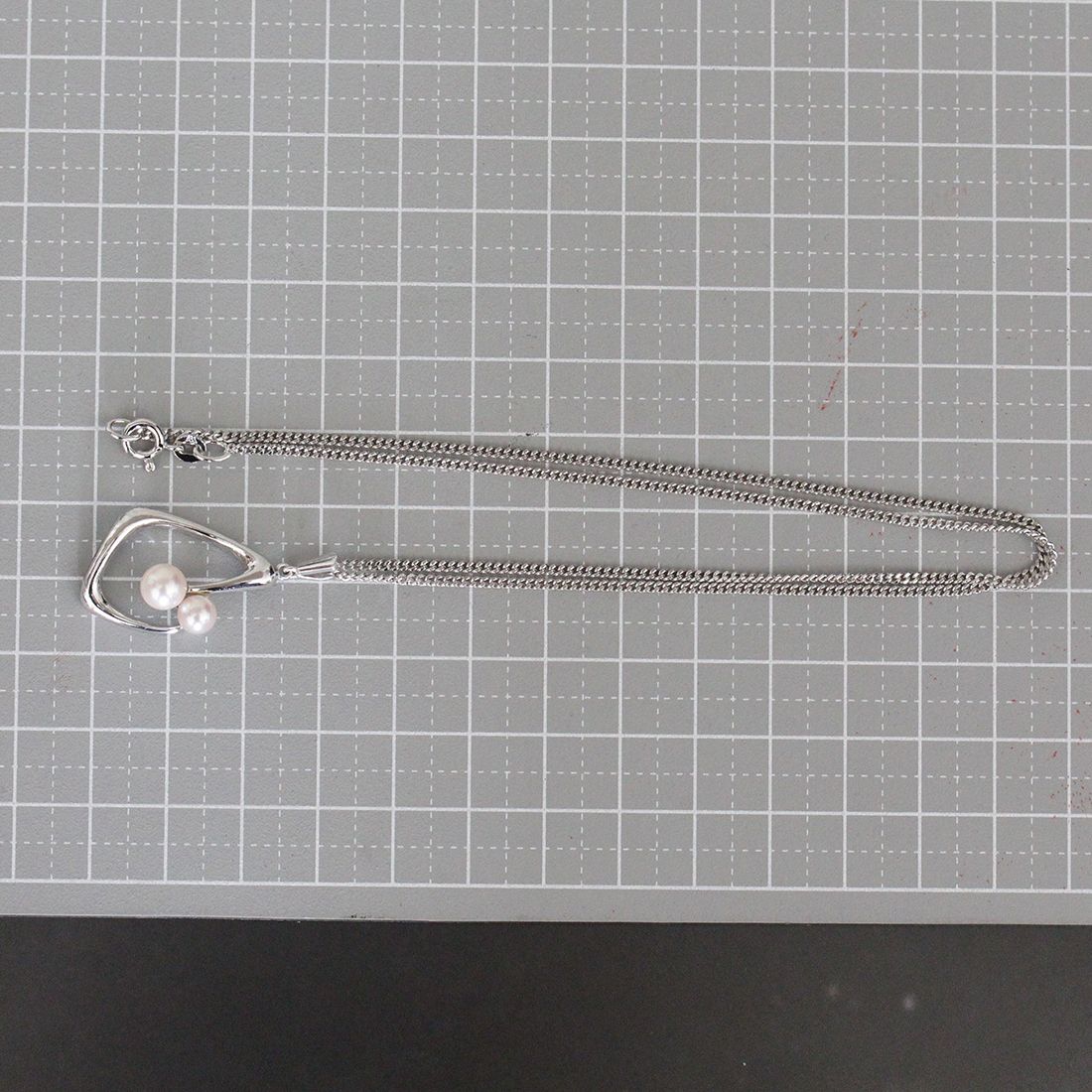 Mikimoto pearl necklace 45cm silver with two pearls of 6.1 mm and 5.2 mm size