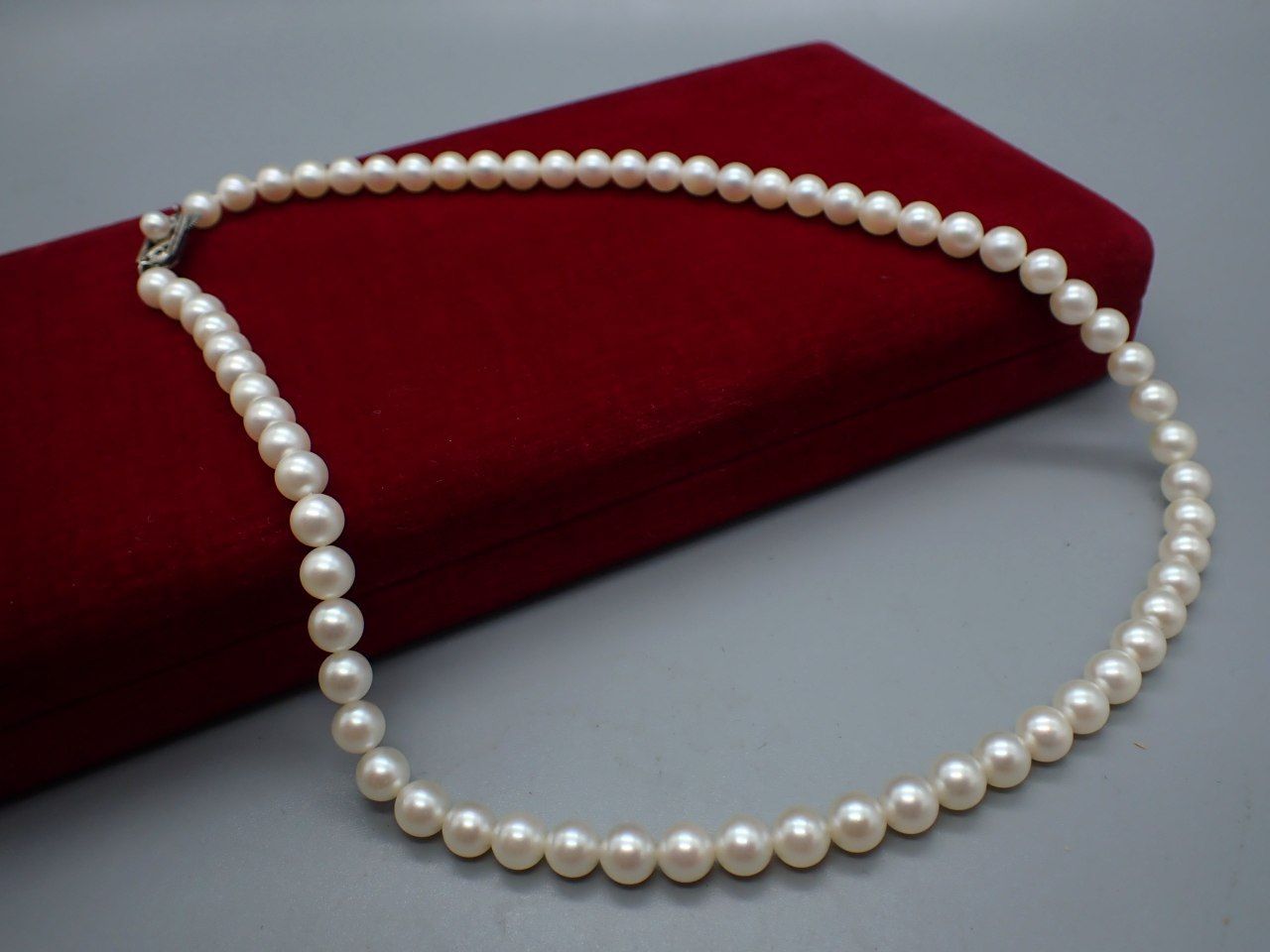 Mikimoto Akoya pearl necklace with 6mm round pearls and a silver clasp measuring 42cm in length
