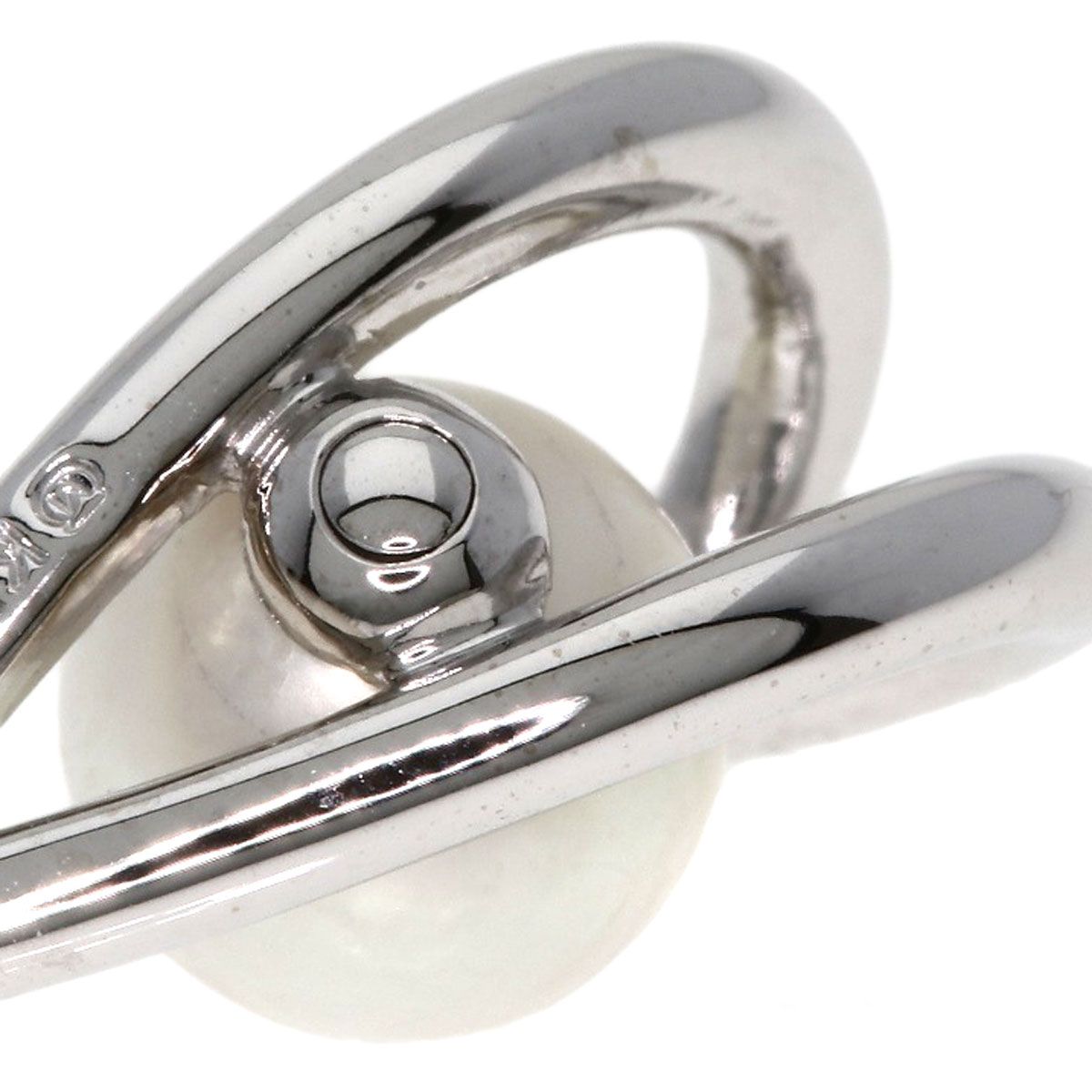 Mikimoto pearl pendant top in white gold K18WG featuring a 7mm pearl
