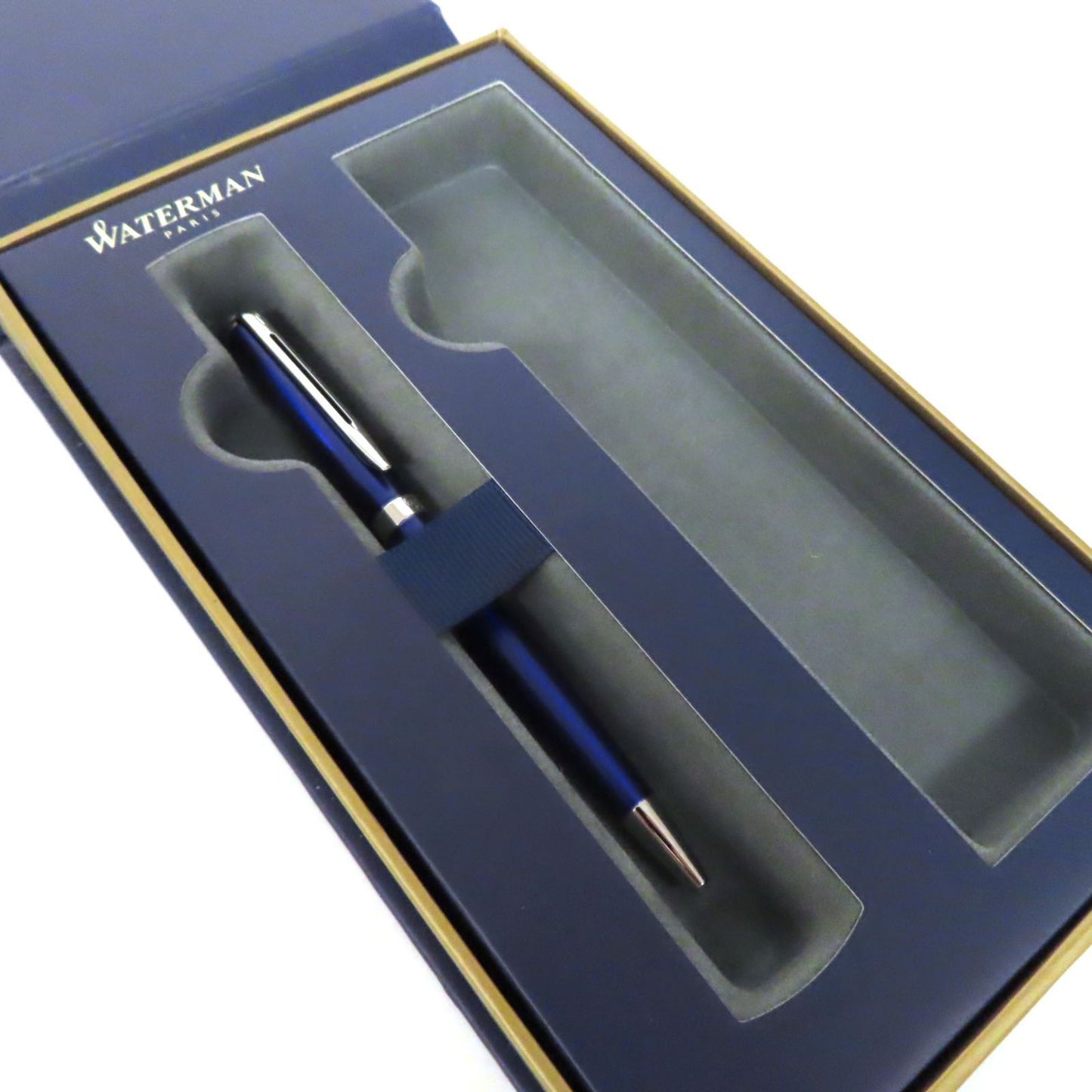 Waterman Metropolitan Essential Rotating Ballpoint Pen with sleek design and black finish, 13 cm in length