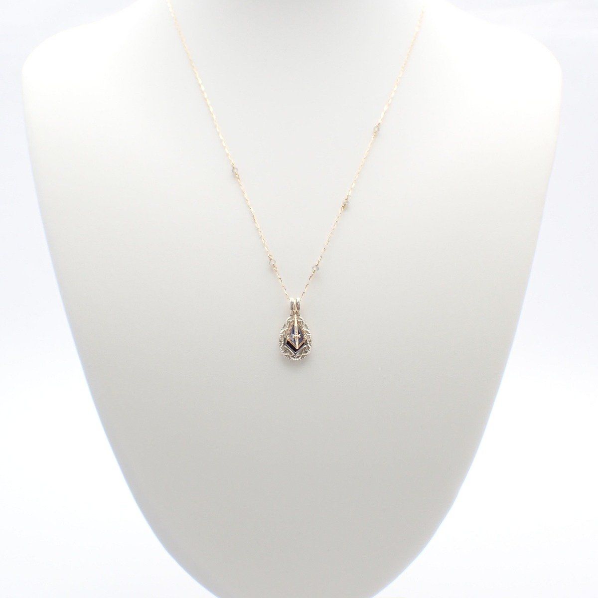Agete two-way necklace with K10 silver, felspar, labradorite and purple goldstone on a white background