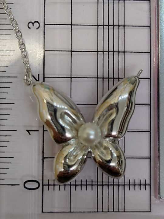 Mikimoto silver necklace with a pearl and butterfly pendant on a 41 cm chain