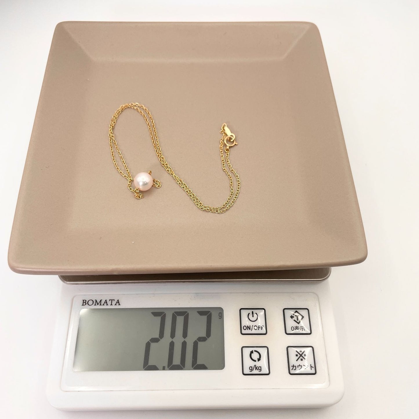 Mikimoto K18 Akoya pearl necklace model 25-420S featuring a single pearl on a gold chain