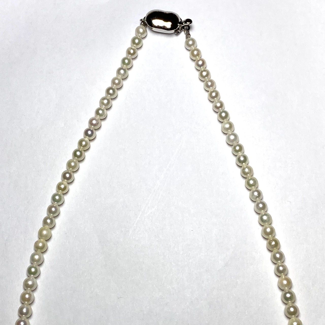 Akoya pearl baby pearl necklace featuring 4.0-4.5mm pearls with 42cm length displayed on white background