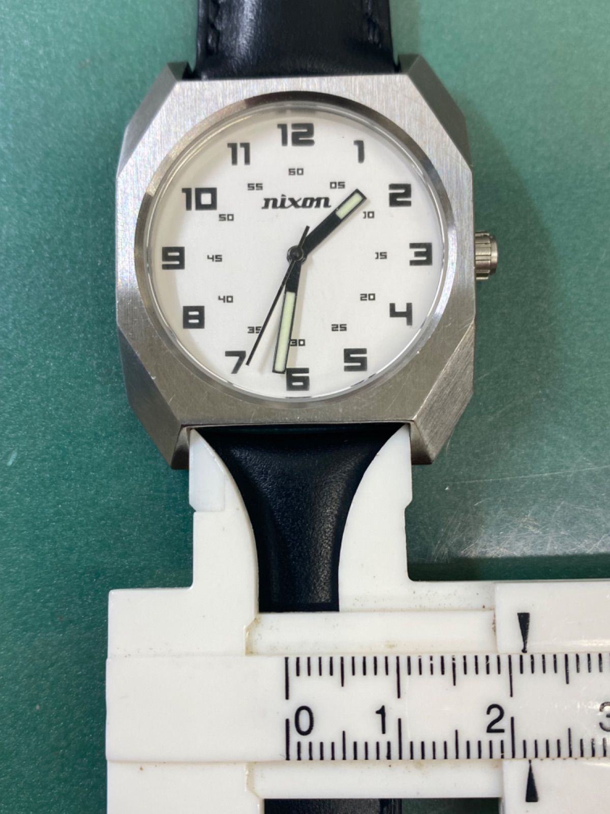 NIXON R6-3139 Quartz Men's Watch — Japanese
