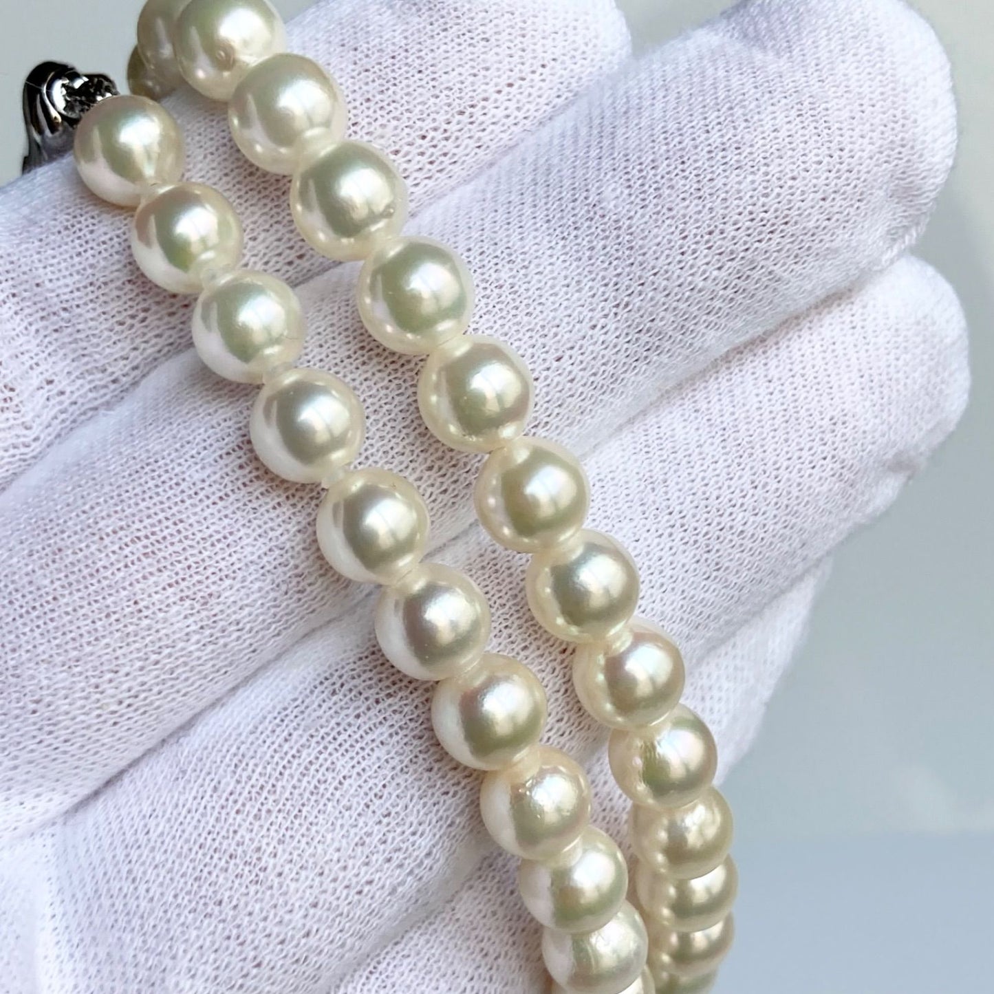 Akoya pearl necklace featuring 6.5-7.0mm pearls on a 43cm strand with silver clasp