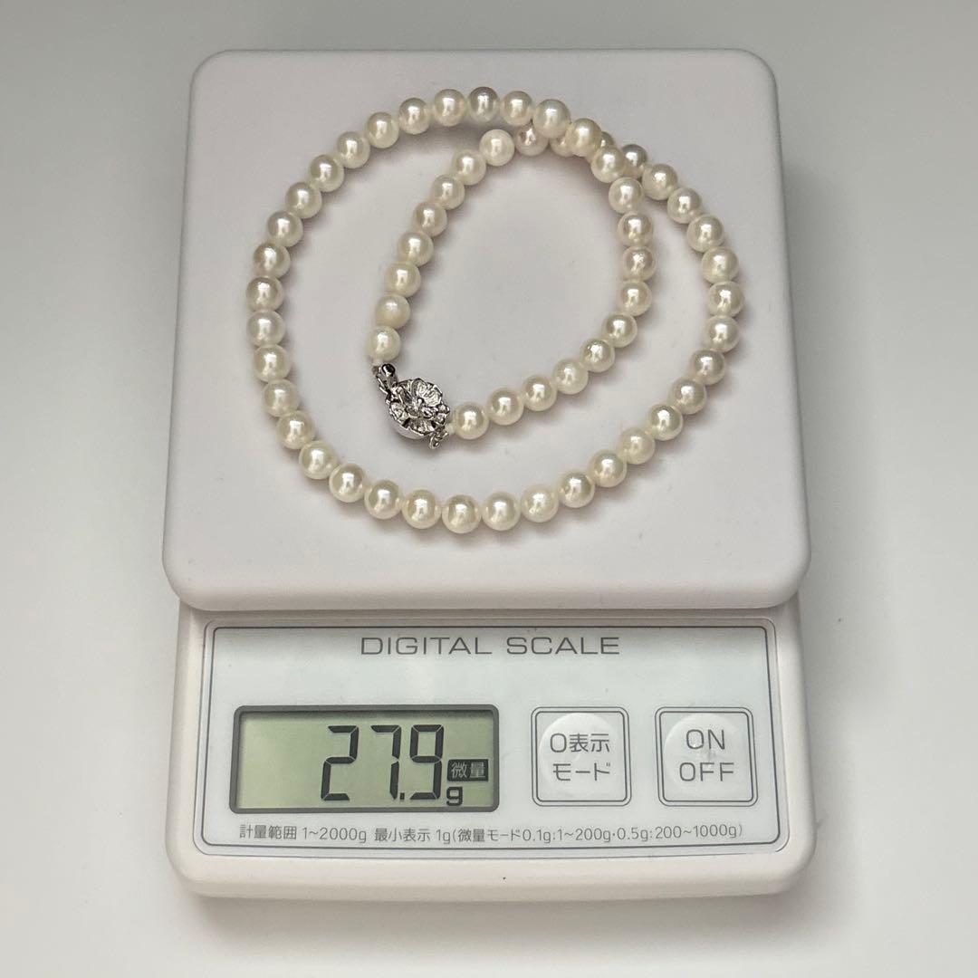 White Akoya pearl necklace with 6.5-7.0mm pearls, 42 cm length, weighing 28 grams