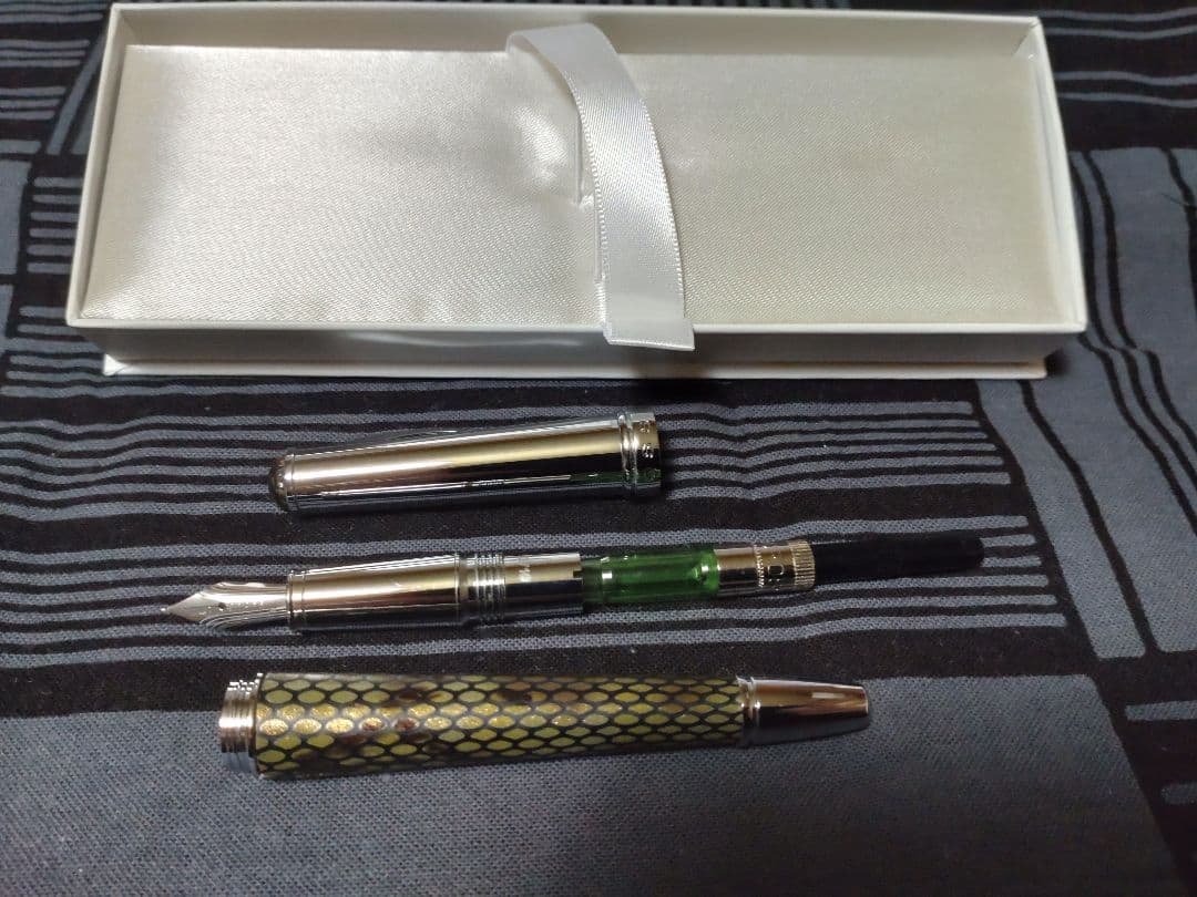 CROSS Torero Desert fountain pen with stainless steel nib and snap cap, displayed in original presentation box