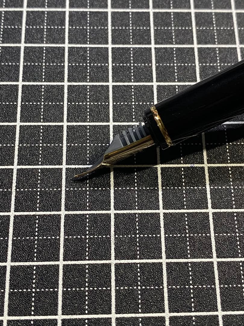 PILOT Grance fountain pen in pearl pink with fine 0.7mm 14K gold nib shown with cap off