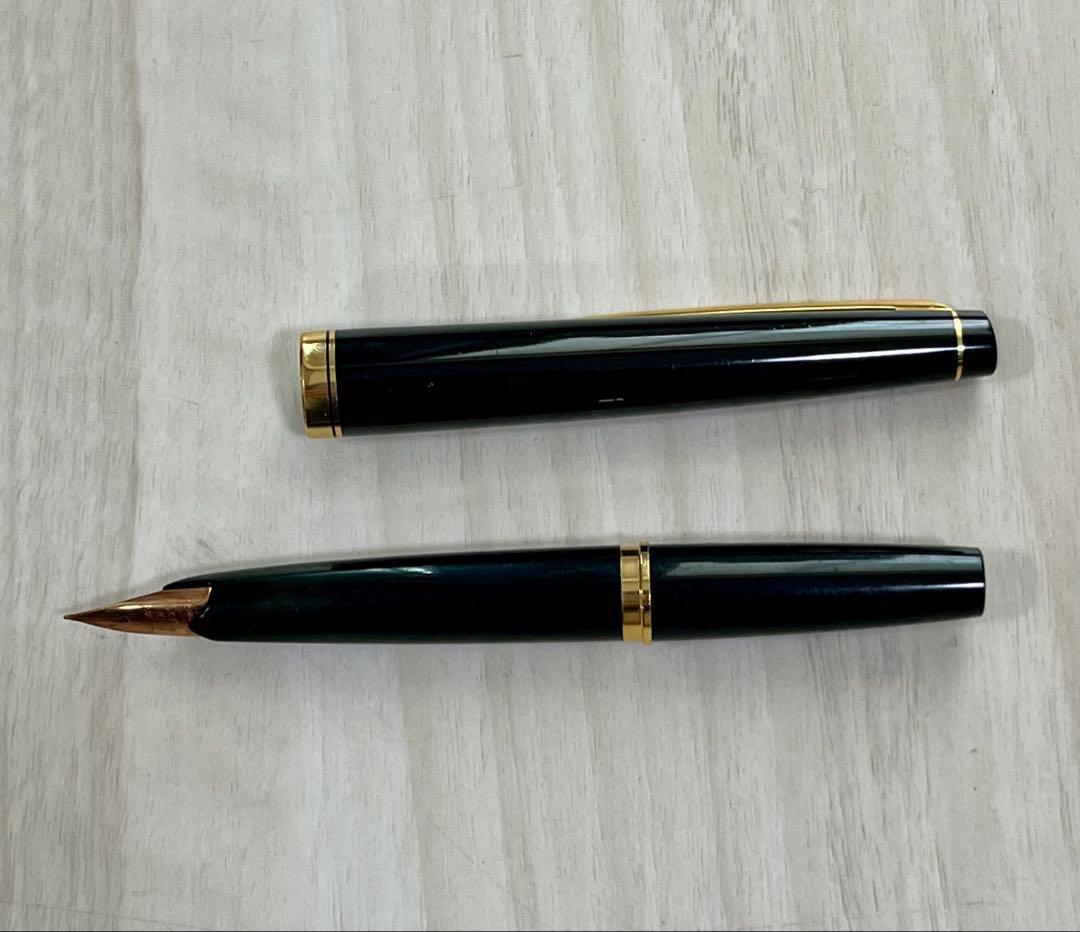 PILOT Elite Fountain Pen with 14K gold tip shown without ink cartridge