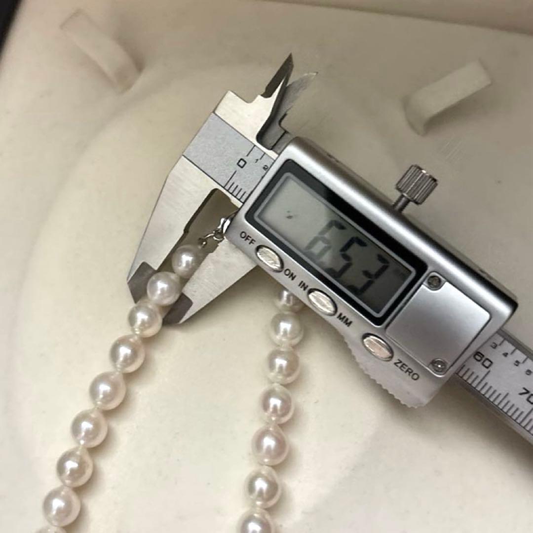White Akoya pearl necklace with 7.5mm pearls measuring 42cm in length weighing 31.2 grams