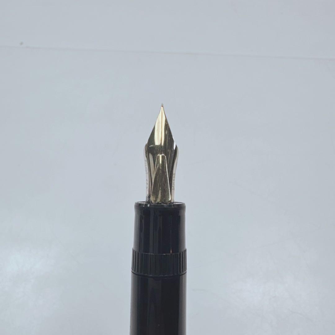 Used PILOT Justus K2446 14K 585 fine point fountain pen with case showing surface wear