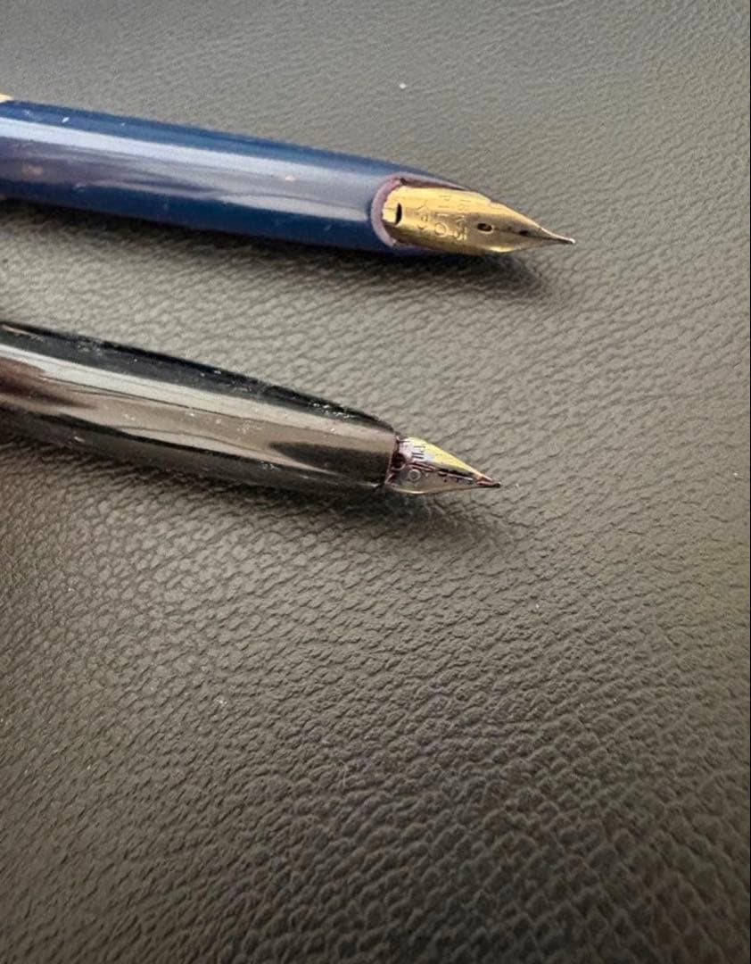 Pilot 2-Piece Fountain Pen Set k18 featuring black and blue fountain pens with fine tips