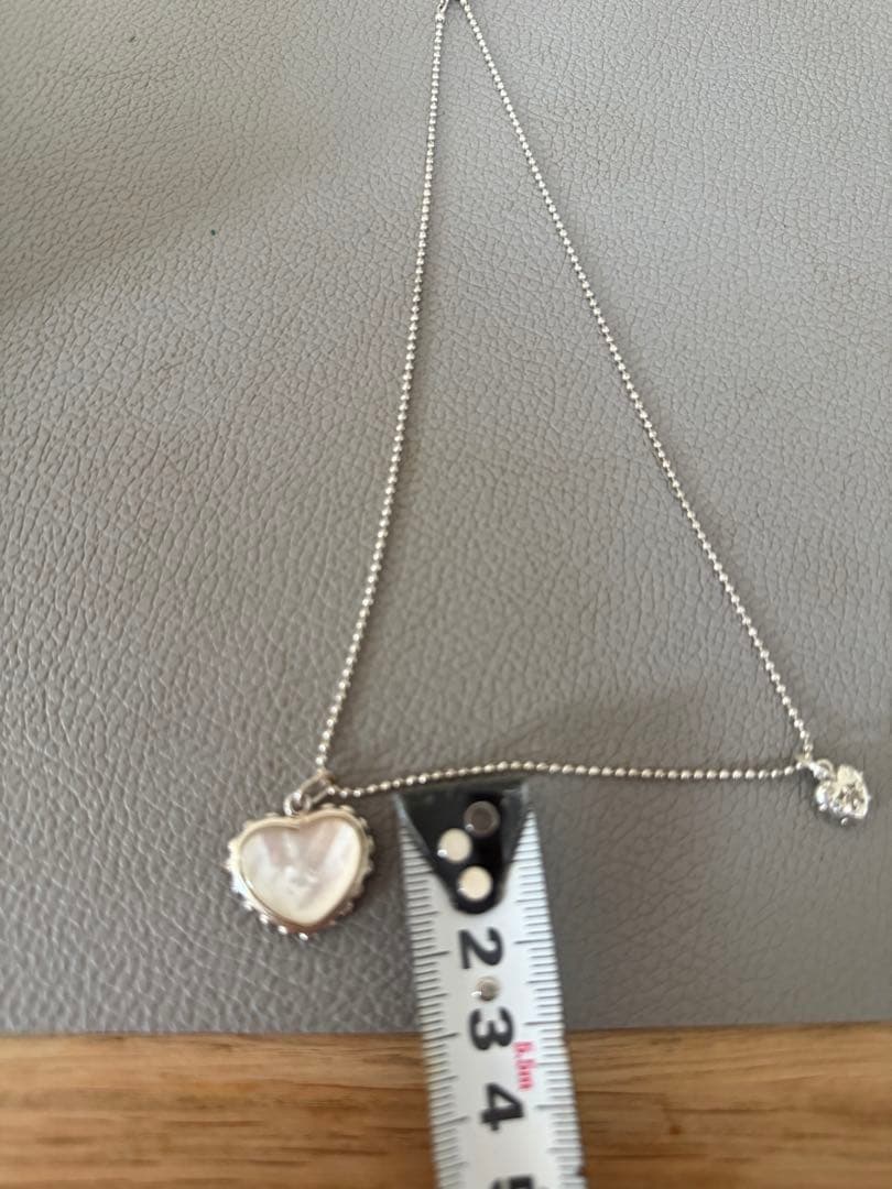 Agete white mother-of-pearl reversible heart-shaped necklace on a chain