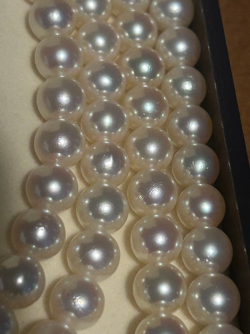 Akoya pearl necklace with two strands featuring 6.5 to 7 mm white pearls and 42.4 cm length