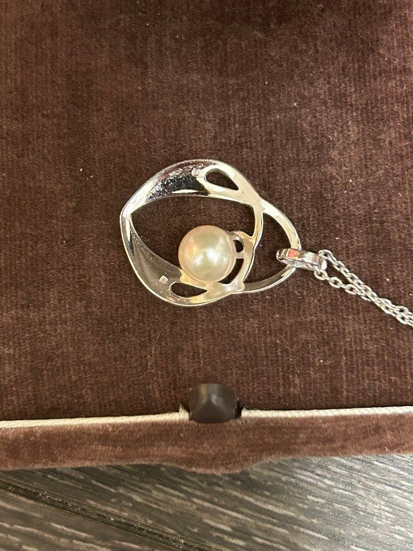 Mikimoto pearl necklace with 7mm pearls set on Silver 925 chain