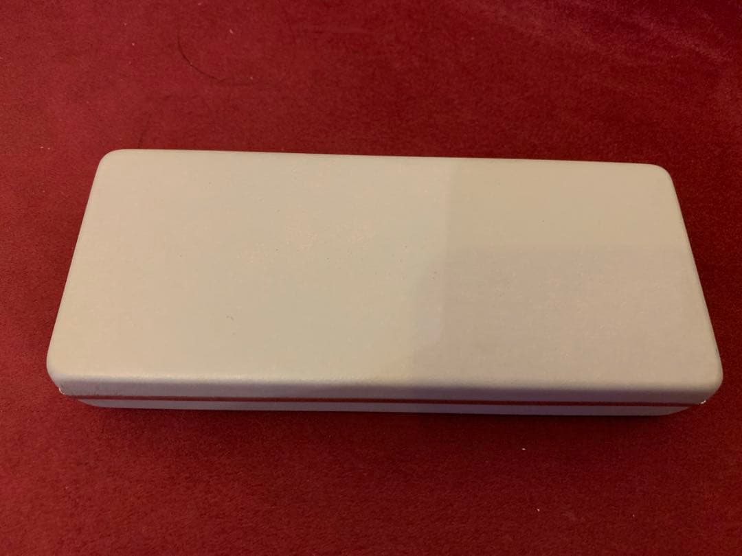 CROSS Kuro fountain pen in gray case with cartridge and manual displayed