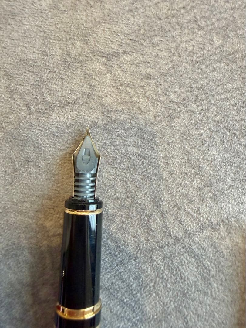 PILOT Grand Se Fountain Pen in marble red color with fine nib, gently used and well-maintained