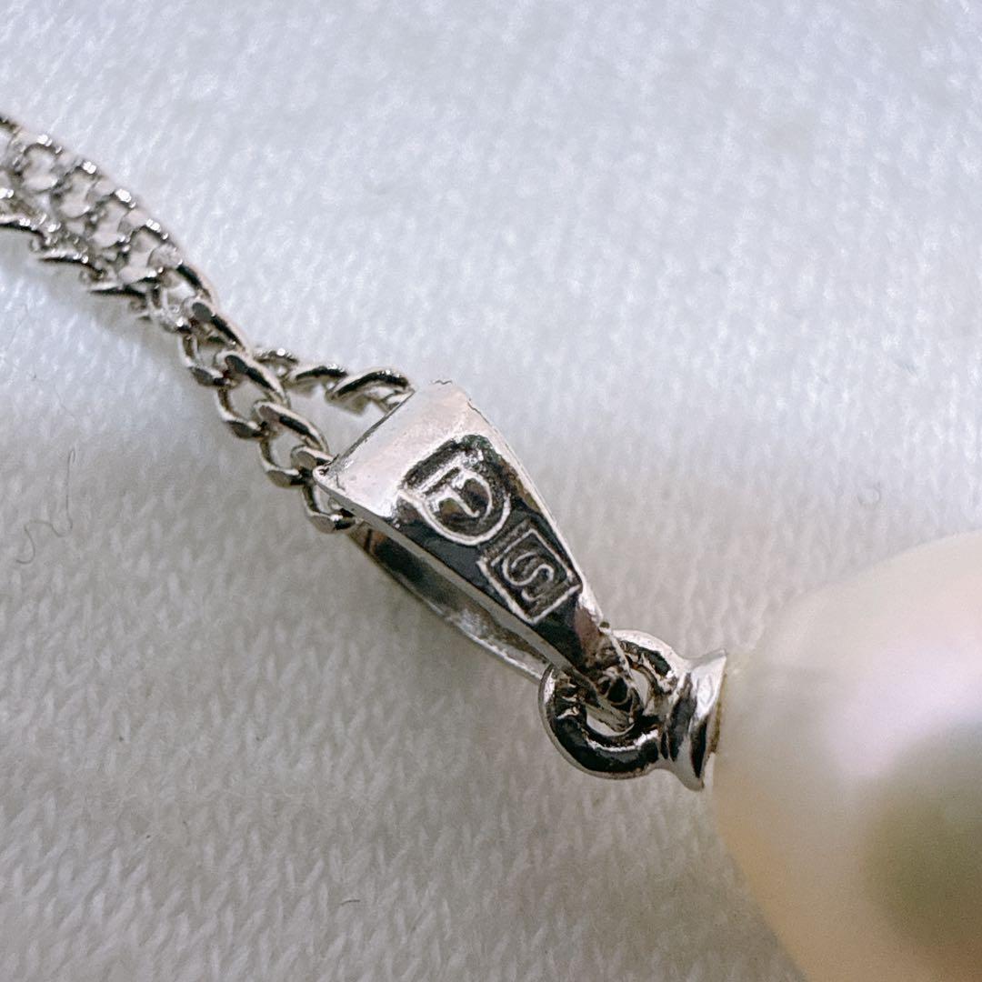Tasaki necklace featuring a 7.8mm pearl pendant with silver material on a 40cm metal chain