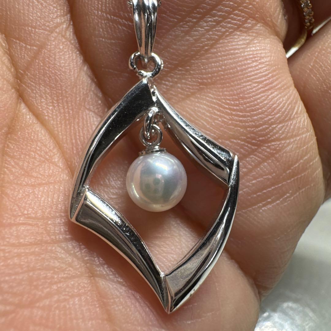 Akoya pearl silver necklace with pinkish luster pearls and silver chain, used condition, engraving on top