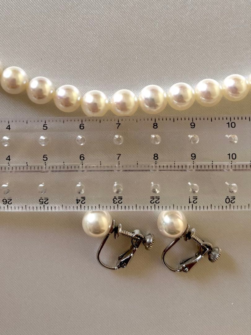 Akoya pearl necklace with 8mm pearls and 41cm chain featuring a spring ring clasp