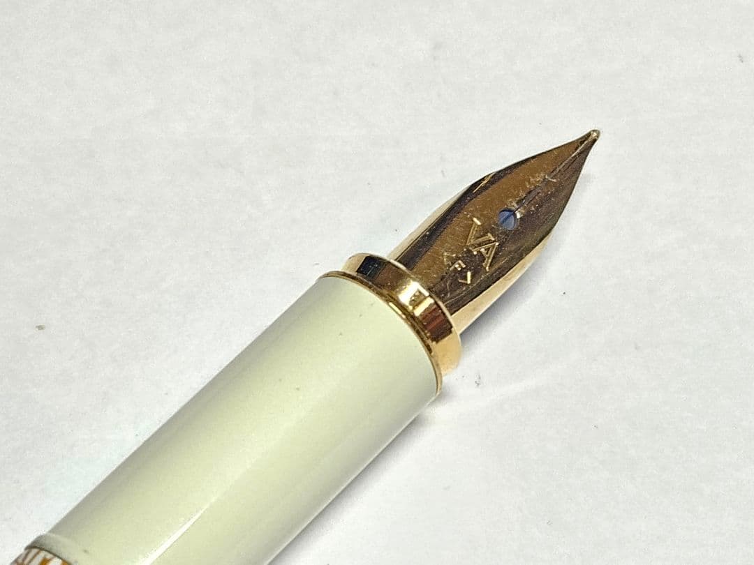 Unused Pilot Fountain Pen with Fine Nib from William Morris Collection showing vintage condition
