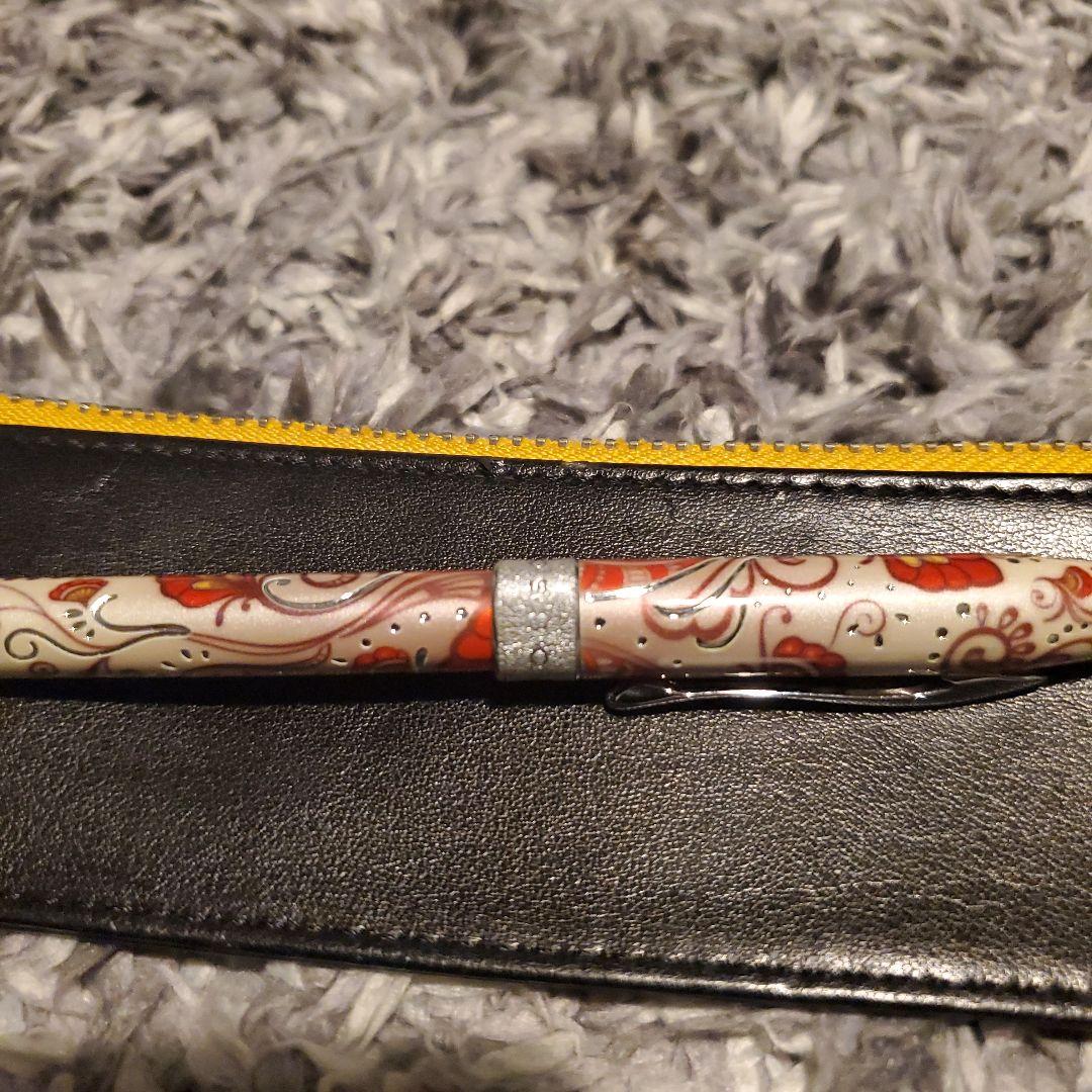 Nika Kuro AT0642-3 ballpoint pen with pink, white, and red botanical pattern and dedicated box