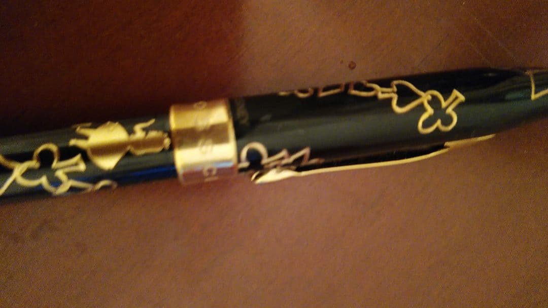 Kuro Crossball Pen with limited Alice design showing black ballpoint pen body and decorative elements