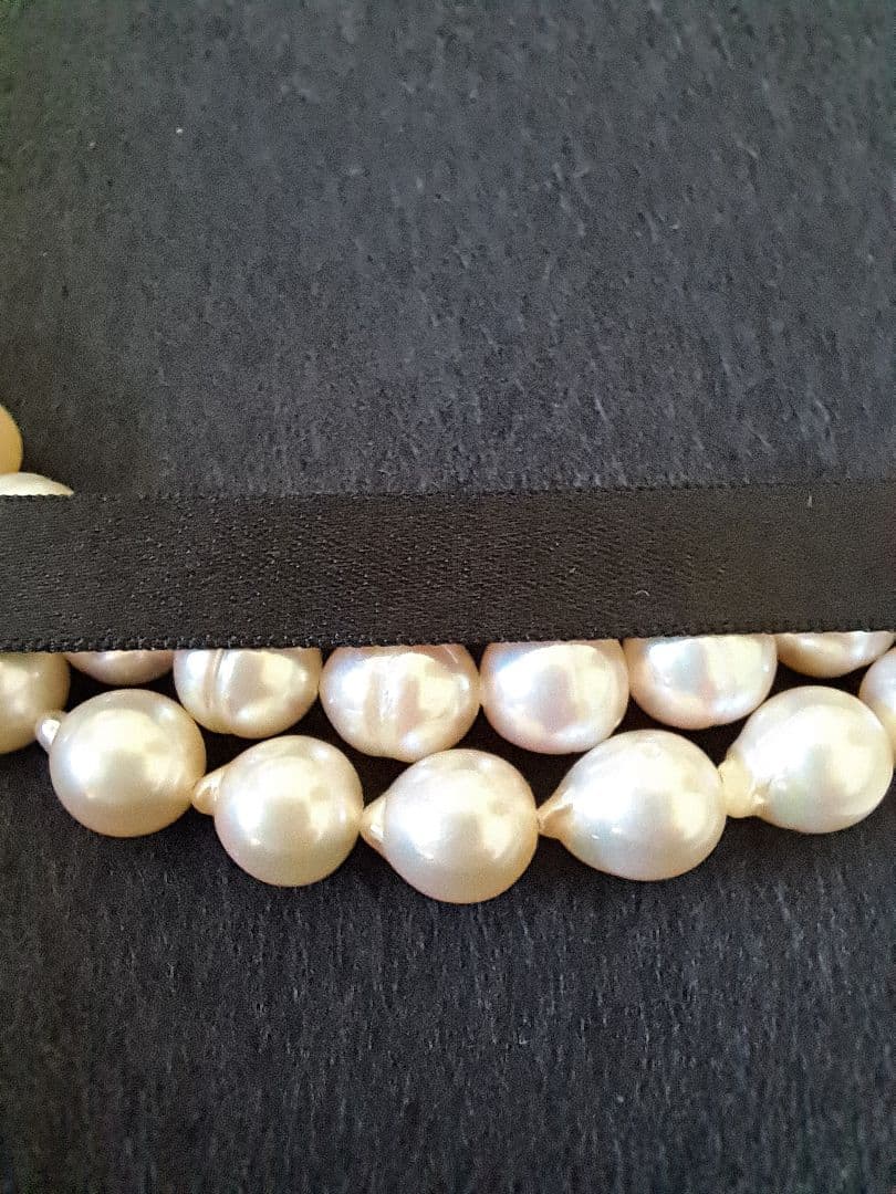 Akoya pearl necklace and earring set with 7.5-8mm beads and 42cm and 47cm necklace lengths