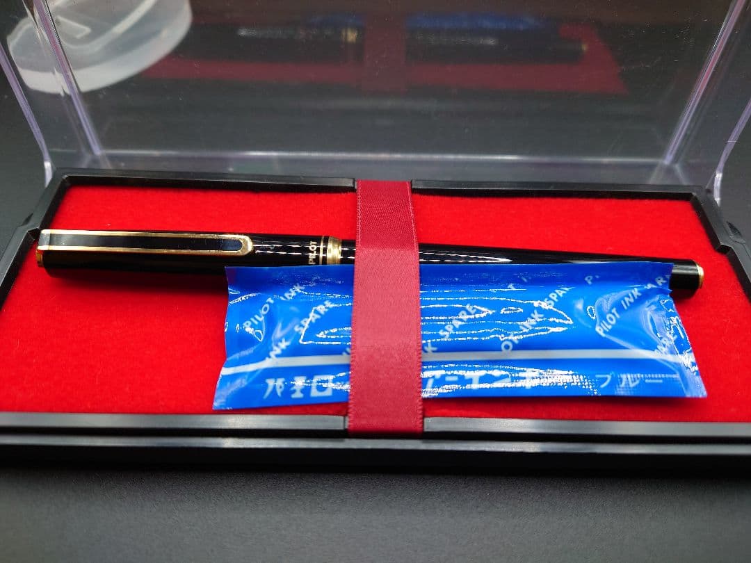 PILOT 14K gold fountain pen with fine point F nib in unused condition