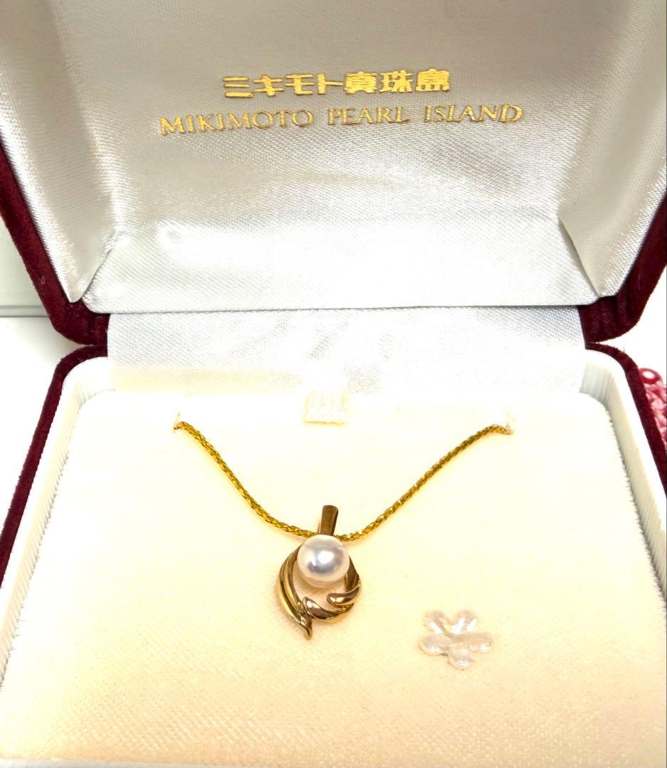 MIKIMOTO Law 18K yellow gold pendant top with pearl, 1 inch length, 1 gram weight