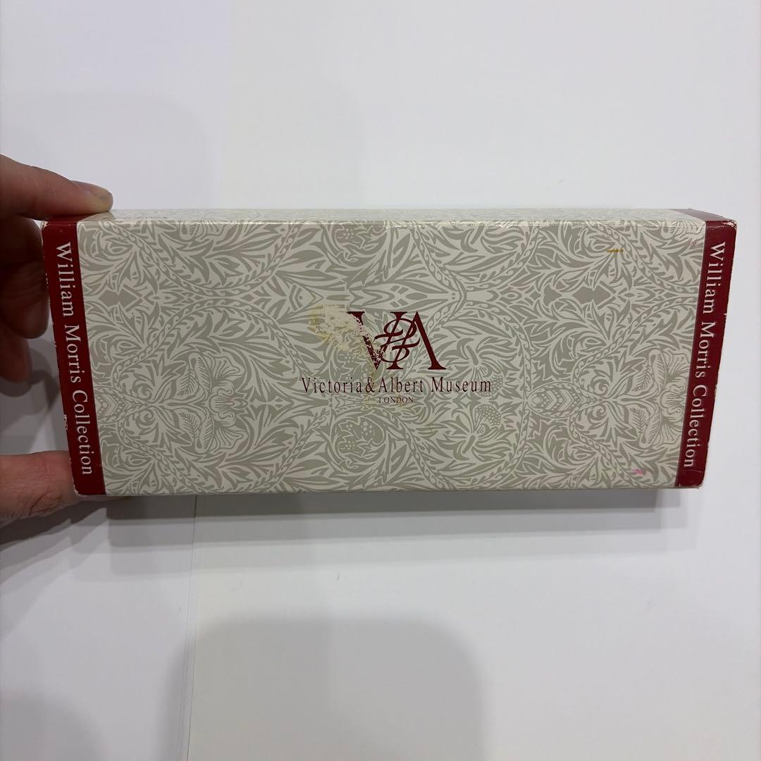William Morris Collection pen set including ballpoint pen, mechanical pencil, and fountain pen in original box