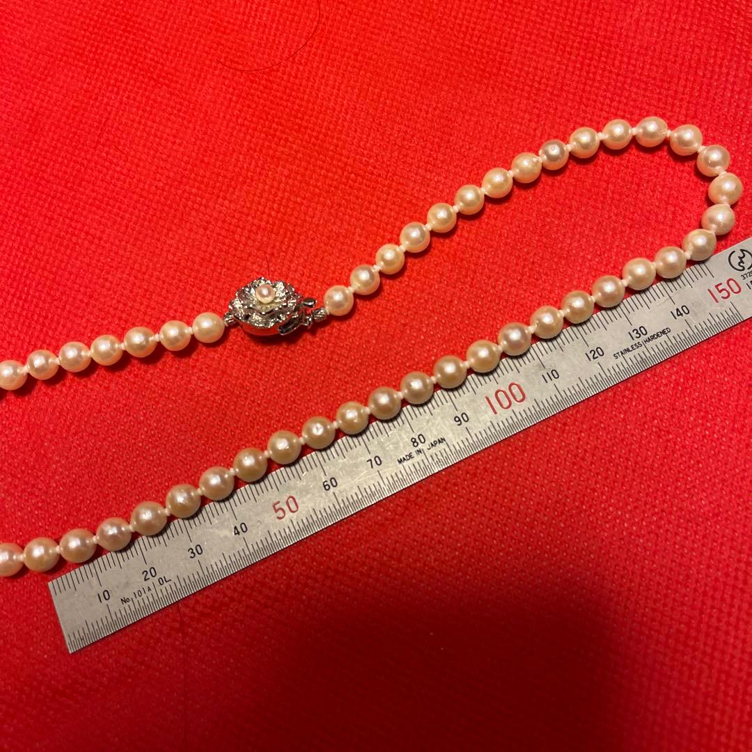 Vintage true pearl necklace featuring 4 cm length and 0.6 to 0.7 cm diameter pearls