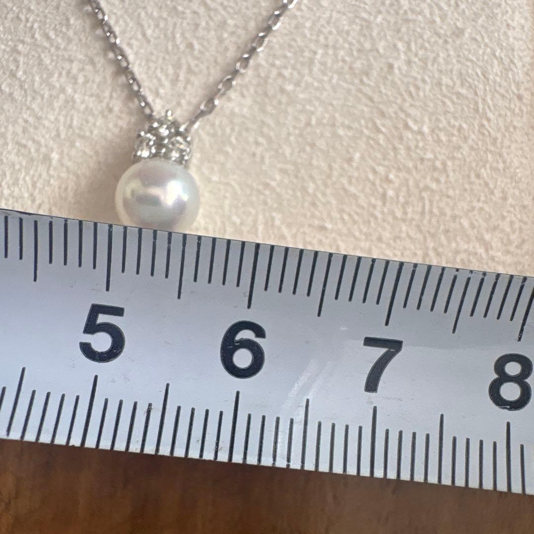 MIKIMOTO K18WG necklace with a single white pearl pendant on a delicate white gold chain
