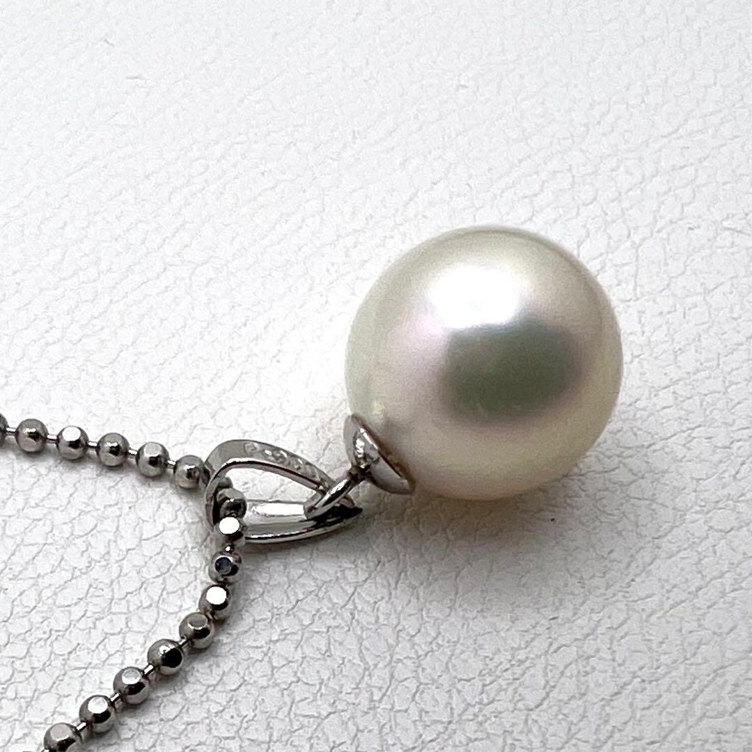 Platinum PT900 pendant top with a 9.1mm round Akoya pearl and 1.2mm width detail