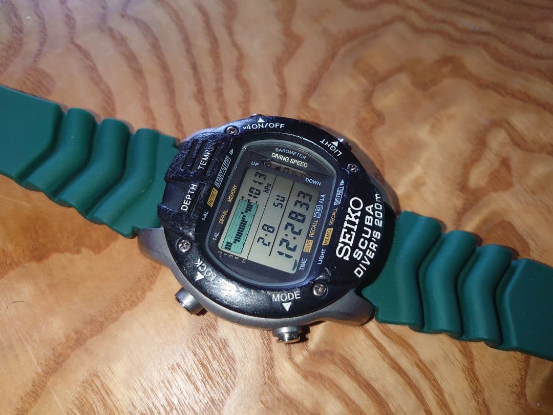 SEIKO SCUBA Diver's 200m Digital Men's Watch — Japanese