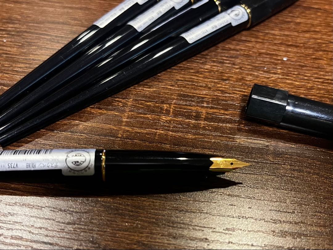 Set of 5 PILOT DPQ-700 extremely fine black desk pens unused dead stock with label