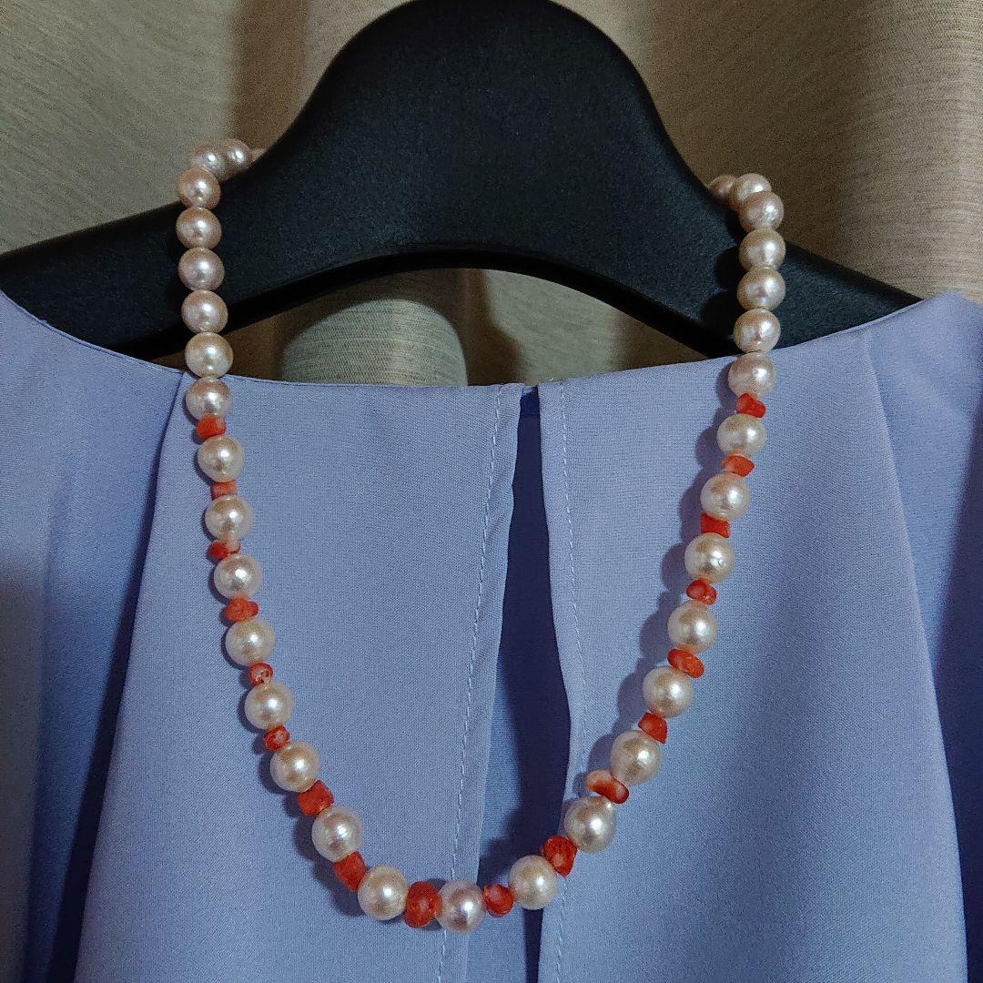 Akoya Pearl and Stone Necklace 62 with white pearls and light pink coral stone chips, 42.5 cm length