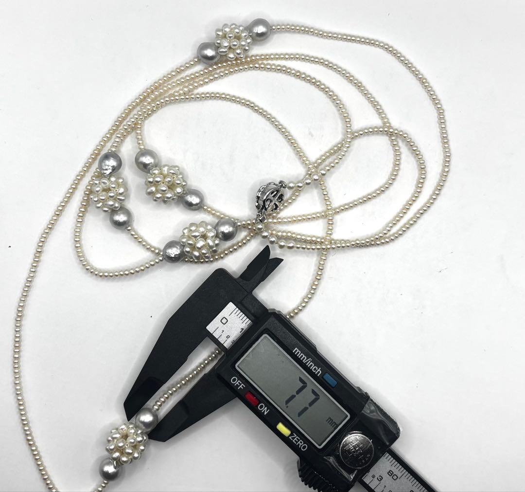 Long 140cm necklace with gray Akoya baroque pearls, baby freshwater pearls, Keshi pearls, and silver clasp