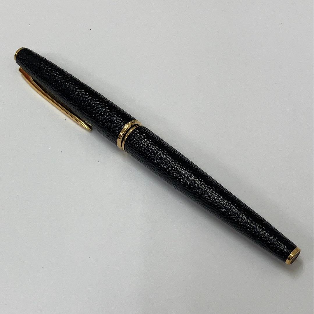 Pilot fountain pen with leather wrap and fine K14 nib, near unused condition, 13.2 cm length