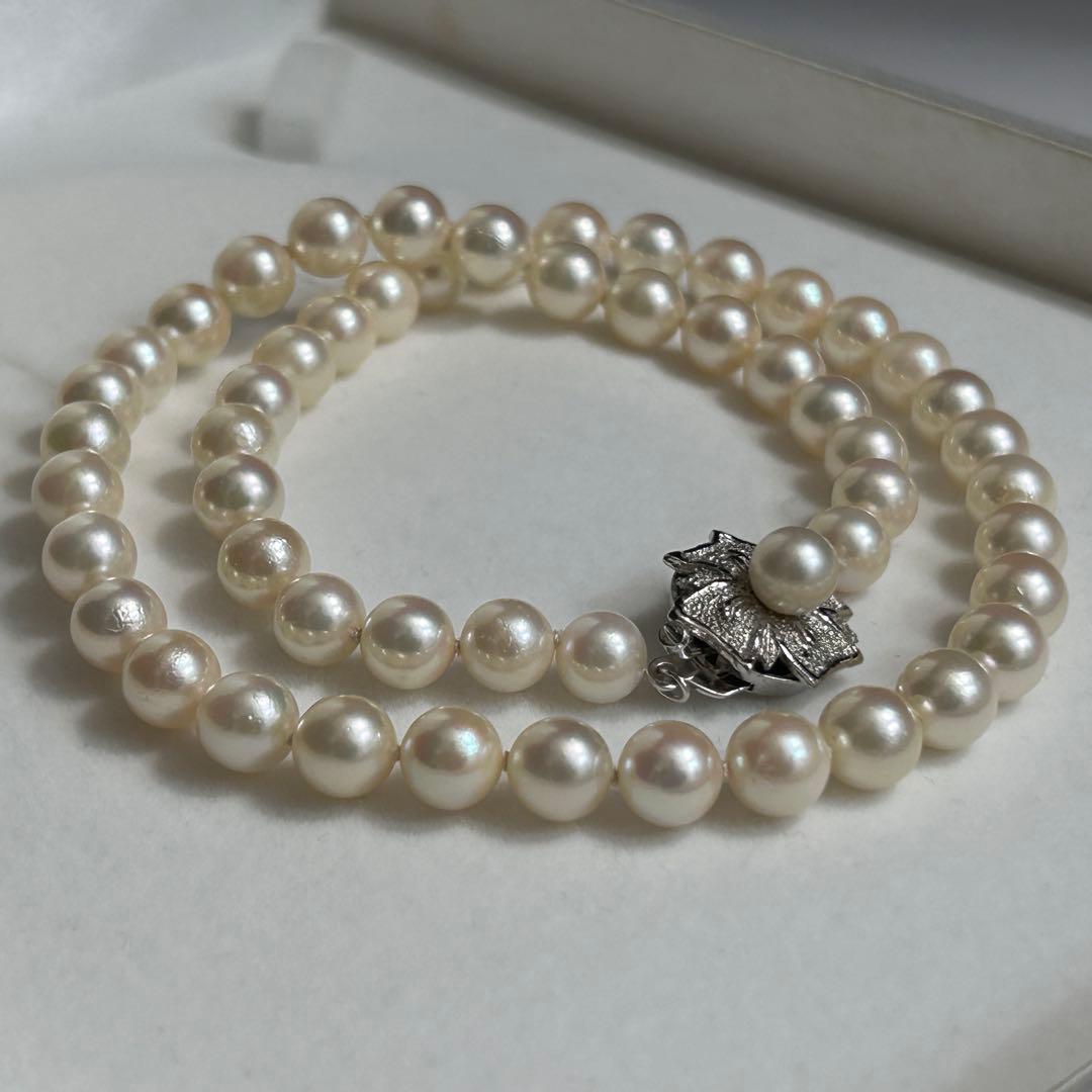 Aoya Pearl Necklace featuring round 7.0-7.5mm pearls on a 43cm strand weighing 31 grams