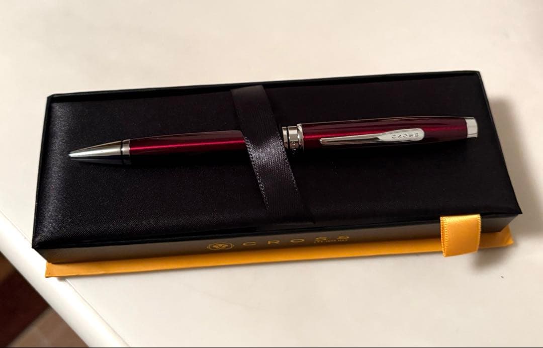 Red CROSS ballpoint pen made of metal with dedicated case and outer box included