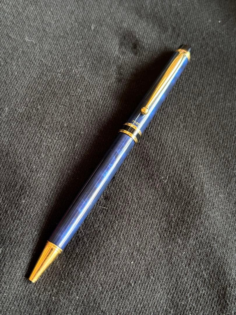 Two Pilot Ganse Ganse NC ballpoint pens with blue ink shown on white background