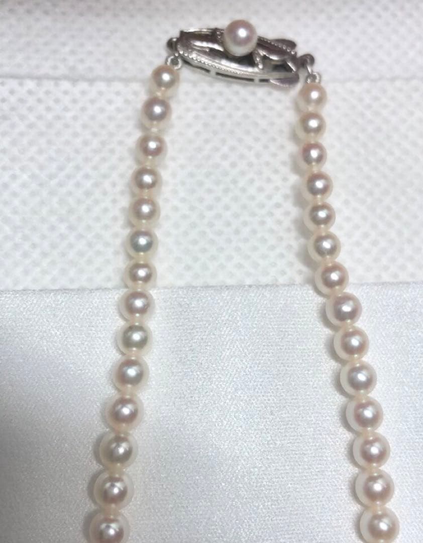 K14wg Mikimoto Akoya baby pearl necklace with gradient sized pearls and 44 cm length on white background