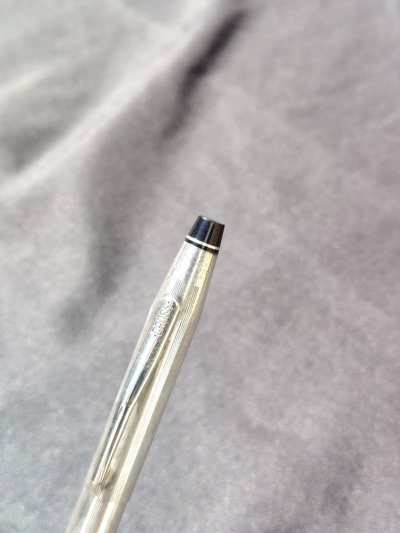 Two-piece set of Cross ballpoint pens with gold plating and silver plating shown side by side